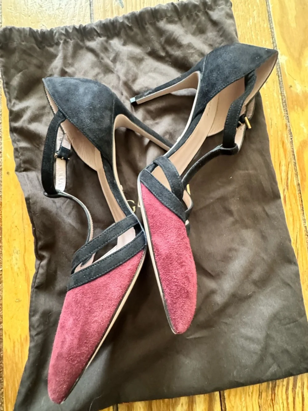 Gucci Burgundy and Black Suede Pointed T-Strap Pumps - Picture 8 of 12